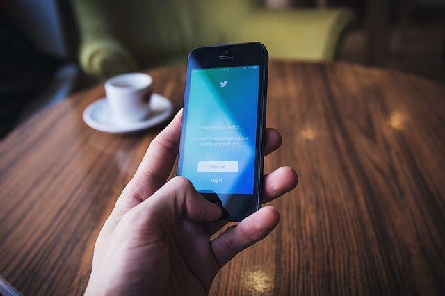 Twitter กำลังวางแผนให้ผู้ใช้สามารถติดตามข่าวสดได้ในไทม์ไลน์และการแจ้งเตือน